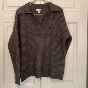 V neck collared ribbed sweater